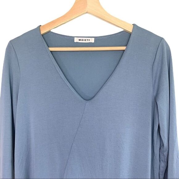 Moiety V Neck Asymmetrical Hem Top - Picture 2 of 4